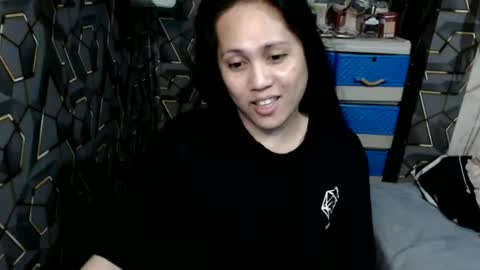 yumi online show from October 27, 3:49 pm