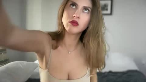 yumiandwolf online show from January 7, 7:49 pm