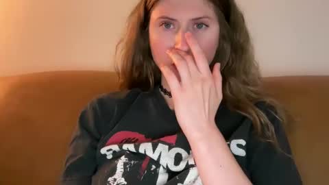 yumiandwolf online show from September 11, 3:50 am