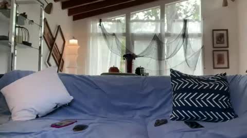 yumiandwolf online show from October 28, 5:15 pm