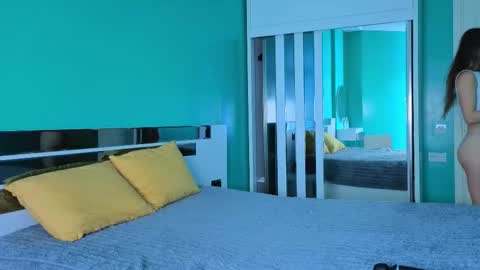 Yumi online show from December 15, 7:12 am