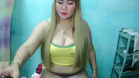 Snapshot of yummy_via chatting on February 13, 12:56 pm yummy_via online show from February 13, 12:56 pm