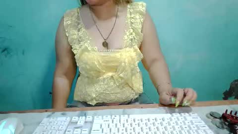 Snapshot of yummy_via chatting on February 21, 3:02 pm yummy_via online show from February 21, 3:02 pm