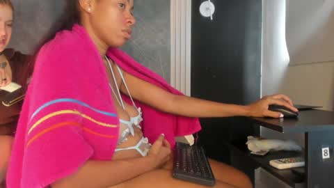 Yummyduo online show from January 25, 8:10 pm