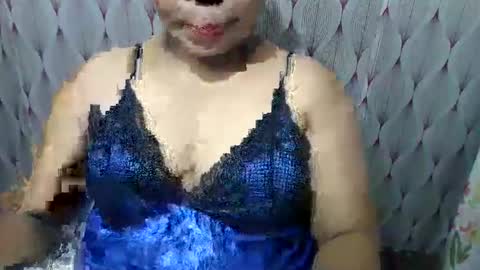 yummylips_4u online show from May 14, 5:20 pm