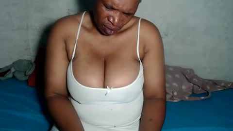 yummytittsxx online show from January 12, 7:42 pm