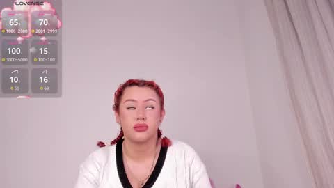 yunahott_ online show from November 12, 4:46 am