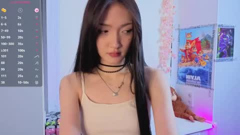 yung_leana online show from April 4, 7:22 pm