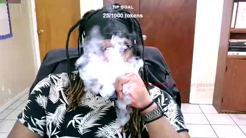 Snapshot of yungbbcbro chatting on December 7, 5:26 am Octavian online show from December 7, 5:26 am