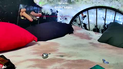 Snapshot of yungbbcbro chatting on February 10, 10:42 am Octavian online show from February 10, 10:42 am