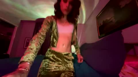 Snapshot of yungfemslut chatting on September 12, 11:21 am BbyTSSLut online show from September 12, 11:21 am