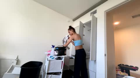 Snapshot of yungfemslut chatting on October 2, 10:17 pm BbyTSSLut online show from October 2, 10:17 pm