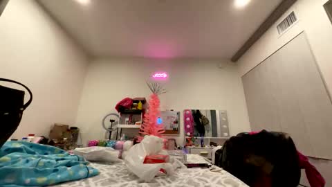 Snapshot of yungfemslut chatting on November 10, 2:21 am BbyTSSLut online show from November 10, 2:21 am