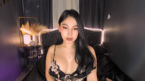 Snapshot of yuriefoster chatting on December 17, 3:50 am Yurie online show from December 17, 3:50 am