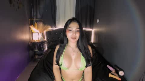 Snapshot of yuriefoster chatting on January 7, 12:45 am Yurie online show from January 7, 12:45 am