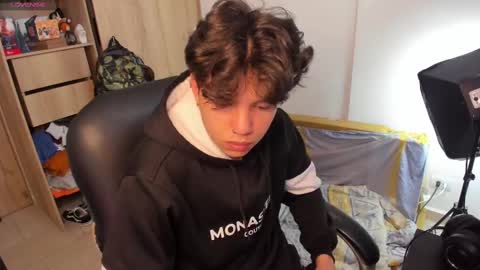 yurii_moody online show from October 8, 6:38 pm