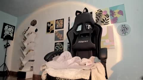 paola online show from November 23, 11:04 pm