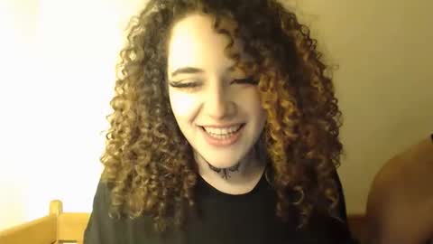 yusraxdamian online show from February 1, 2:15 pm