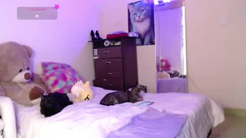 yvonn online show from October 31, 1:28 am