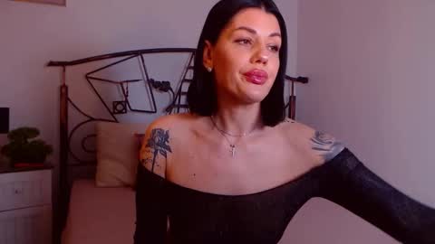 I V Y   online show from February 2, 9:02 pm