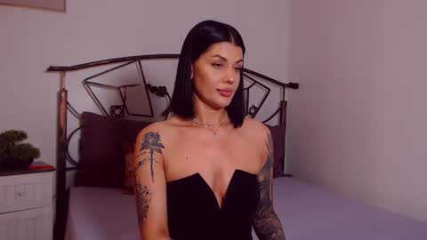 I V Y   online show from May 29, 7:56 pm