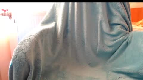 Snapshot of yzza_suave chatting on February 9, 9:47 am yzza_suave online show from February 9, 9:47 am