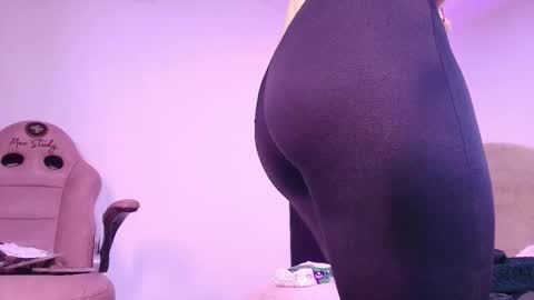 Zoe  online show from November 28, 3:09 am