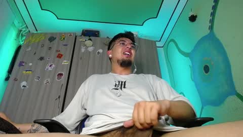 Snapshot of zac_watson chatting on January 21, 8:41 am Zac Freelance model online show from January 21, 8:41 am