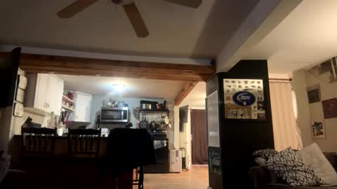 Snapshot of zach42104 chatting on February 12, 10:43 am zach42104 online show from February 12, 10:43 am