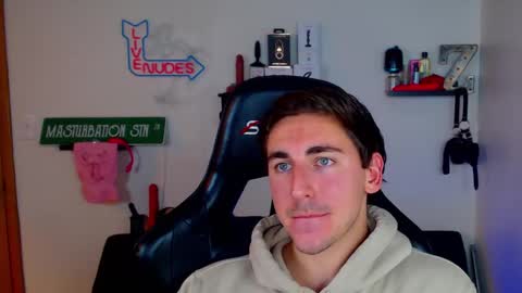 Zach Rhyder online show from December 17, 2:44 am