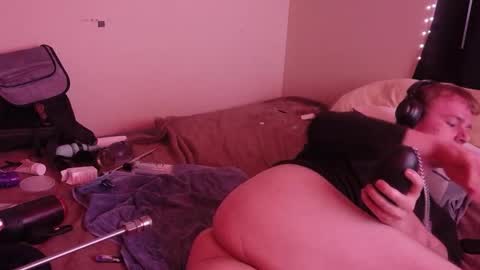 Snapshot of zachfeels chatting on October 11, 8:57 am Zach Feels online show from October 11, 8:57 am