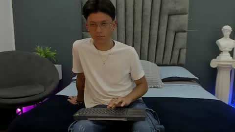 Zack Dehaan online show from June 19, 4:06 am