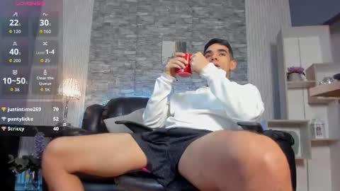 Snapshot of zack_joness10 chatting on July 16, 4:51 am zack_joness10 online show from July 16, 4:51 am