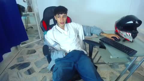 zack online show from December 6, 11:25 pm