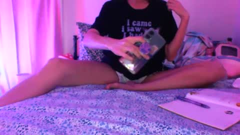 Snapshot of zaddyslilslutbucket chatting on September 19, 11:27 pm zaddyslilslutbucket online show from September 19, 11:27 pm