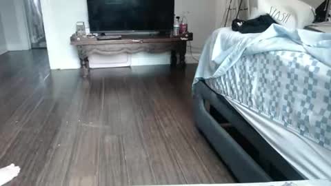 Snapshot of zaddyslilslutbucket chatting on November 11, 2:28 pm zaddyslilslutbucket online show from November 11, 2:28 pm