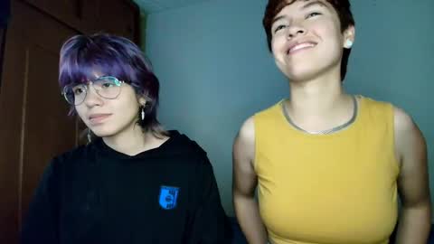 Snapshot of zafira_raven chatting on December 22, 9:45 pm zafira_raven online show from December 22, 9:45 pm