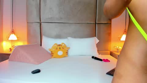 Snapshot of zafiro11_ chatting on February 10, 12:09 pm Zafiro online show from February 10, 12:09 pm