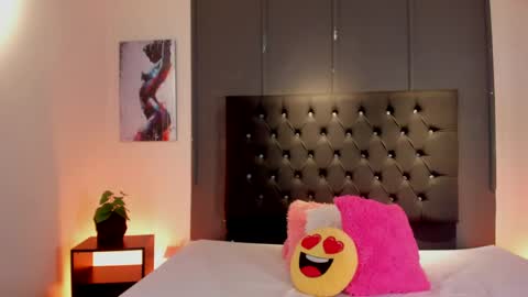 Snapshot of zafiro__brown chatting on May 11, 4:07 am Zafiro Brown online show from May 11, 4:07 am