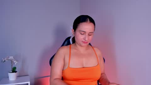 Snapshot of zafiro__brown chatting on May 23, 9:41 pm Zafiro Brown online show from May 23, 9:41 pm