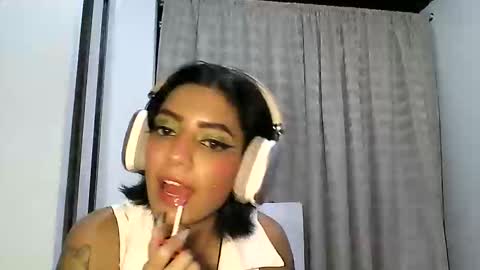 Zafiro online show from April 24, 12:24 am