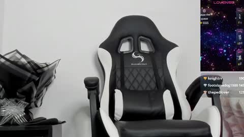 Snapshot of zafiro_winslow chatting on February 19, 5:06 pm GODDESS ZAFIRO WINSLOW online show from February 19, 5:06 pm