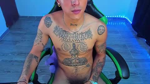Snapshot of zafirocum chatting on May 16, 1:02 am BiG Zafiro online show from May 16, 1:02 am
