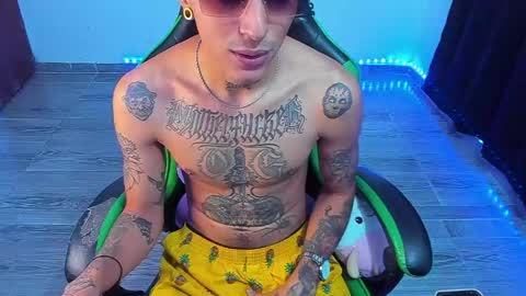 Snapshot of zafirocum chatting on May 16, 12:15 pm BiG Zafiro online show from May 16, 12:15 pm