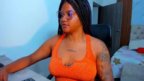 Snapshot of zahra_rose chatting on January 6, 7:39 pm zahra_rose online show from January 6, 7:39 pm