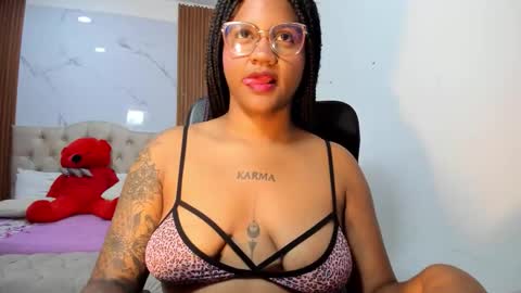 Snapshot of zahra_rose chatting on February 2, 9:02 pm zahra_rose online show from February 2, 9:02 pm