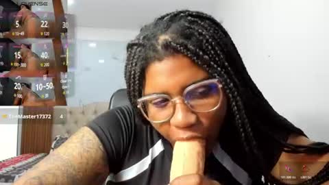 Snapshot of zahra_rose chatting on June 25, 8:57 pm zahra_rose online show from June 25, 8:57 pm