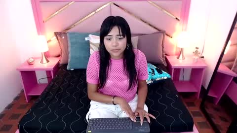 Snapshot of zaira_angel chatting on February 25, 7:14 pm Zaira Angel online show from February 25, 7:14 pm