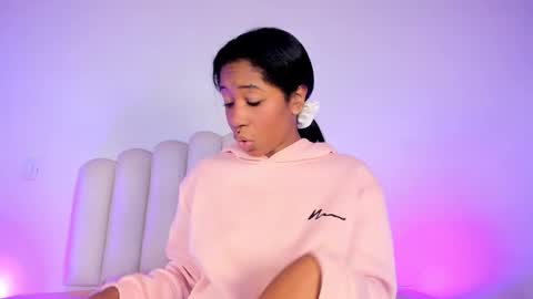 Zaira online show from November 25, 1:55 pm