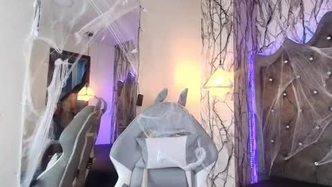   online show from November 8, 6:51 pm